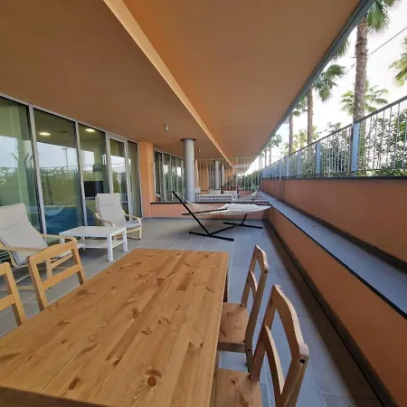 شقة Waterfront With Terrace